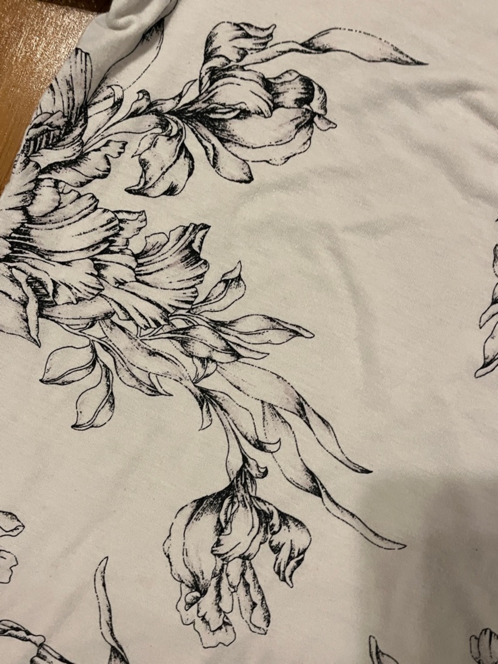 Soma cool nights White V-Neck Tee with Black Floral Print & Black Lace large - Picture 7 of 8
